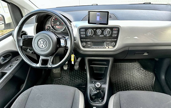 Volkswagen UP! 9 of 11