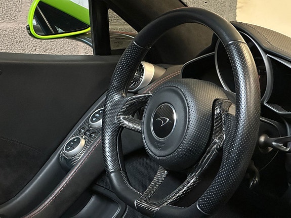 McLaren MP4-12C 3 of 5