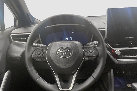 Toyota Corolla 2 of 18