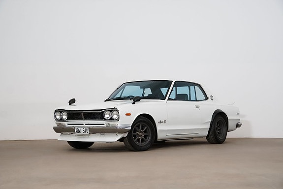 Nissan Skyline 2 of 5