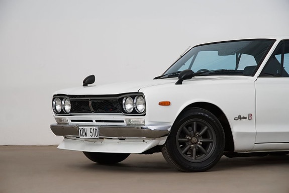 Nissan Skyline 4 of 5