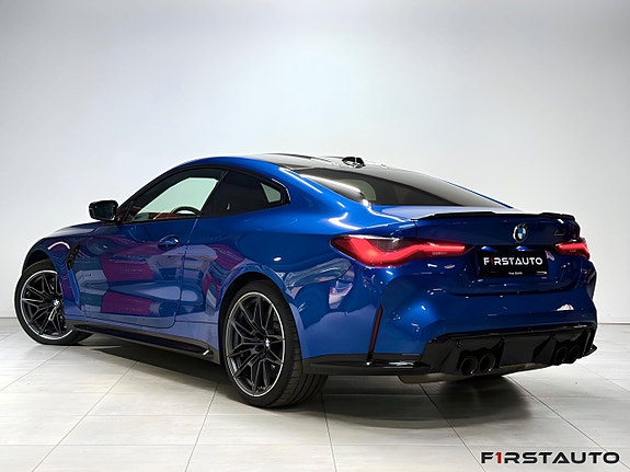 BMW M4 4 of 5