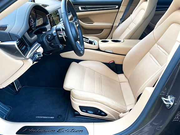 Porsche Panamera 4 3 of 5