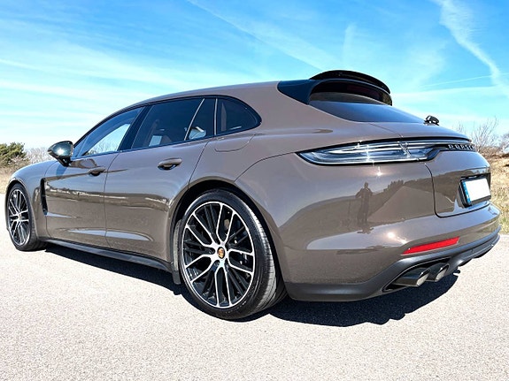 Porsche Panamera 4 2 of 5