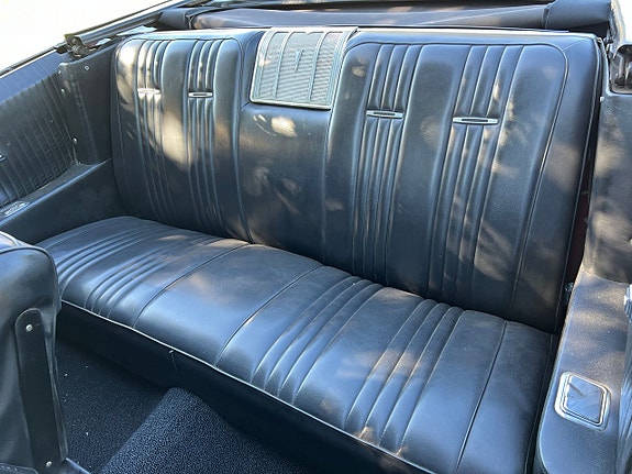 Pontiac Parisienne 13 of 21