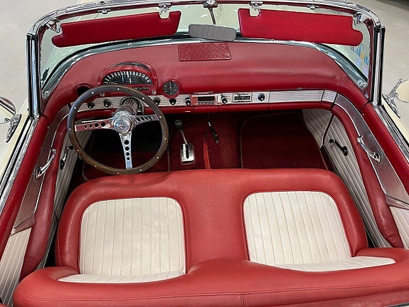 Ford Thunderbird 16 of 20