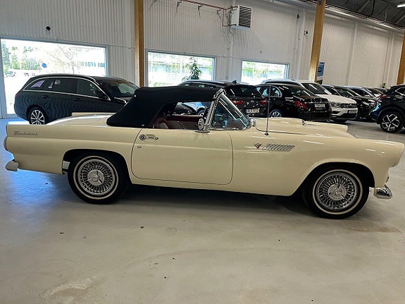 Ford Thunderbird 9 of 20