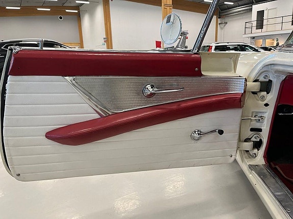 Ford Thunderbird 18 of 20