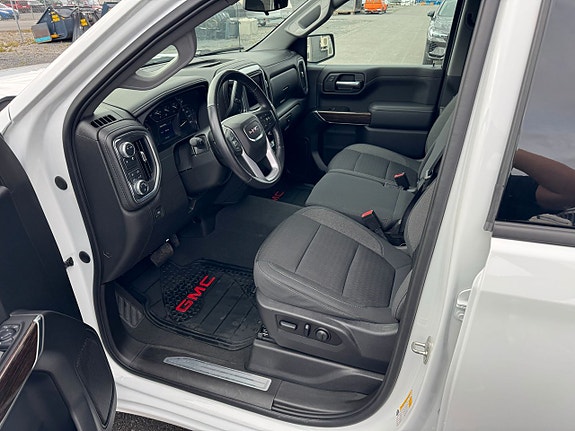 GMC Sierra 9 of 26
