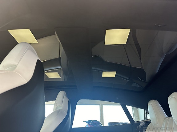 Tesla Model S 19 of 26