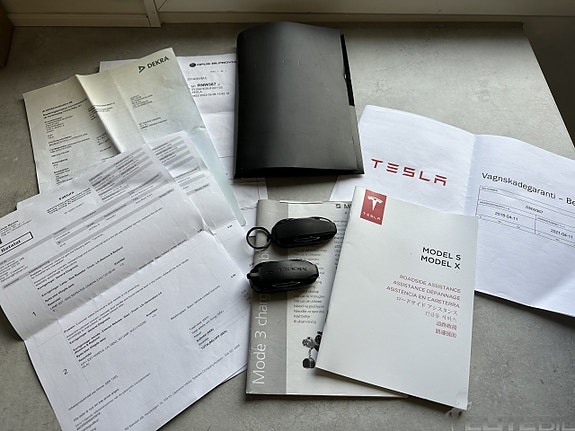 Tesla Model S 22 of 26