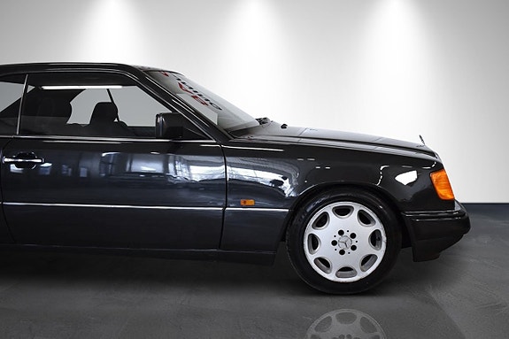 Mercedes-Benz 230 CE 10 of 14