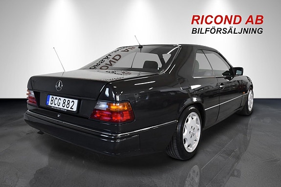 Mercedes-Benz 230 CE 3 of 5