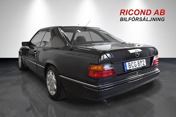 Mercedes-Benz 230 CE 4 of 5