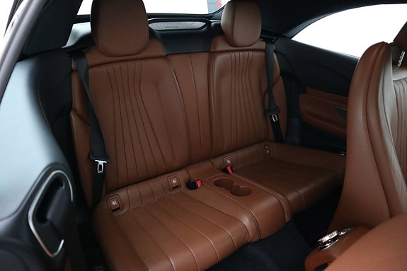 Mercedes-Benz E200 26 of 27