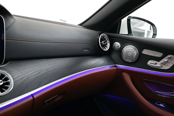 Mercedes-Benz E200 21 of 27