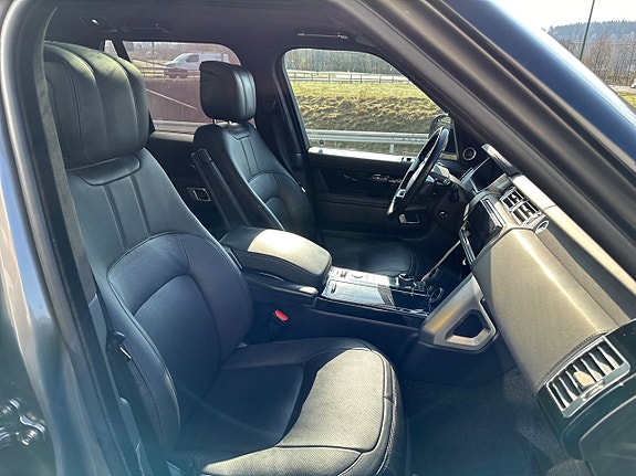 Land Rover Range Rover 19 of 23