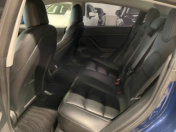 Tesla Model 3 5 of 9