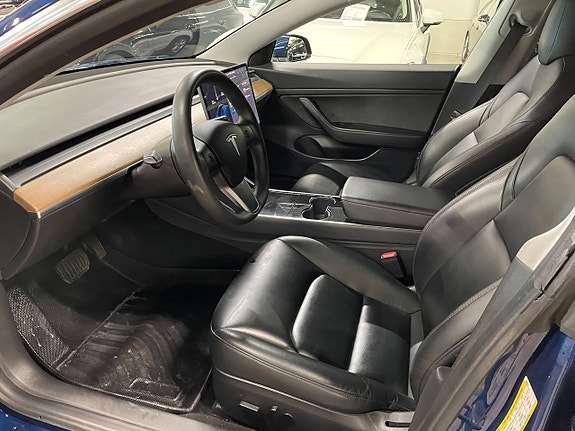 Tesla Model 3 4 of 9