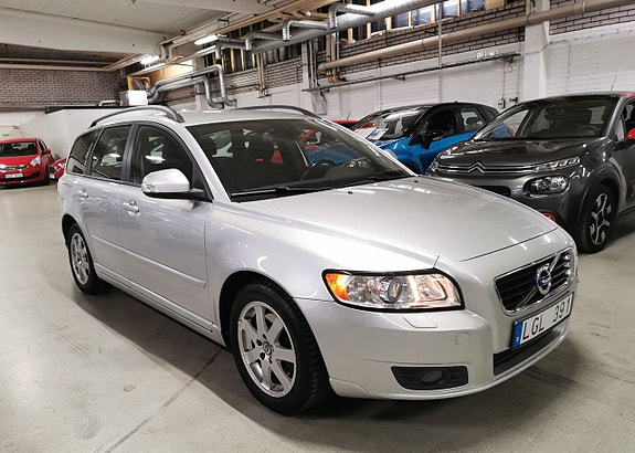 Volvo V50 2 of 18