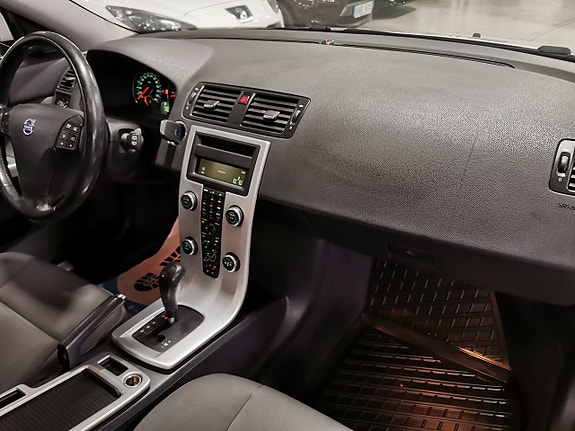 Volvo V50 9 of 18