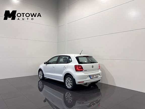 Volkswagen Polo 2 of 5