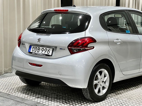 Peugeot 208 8 of 24