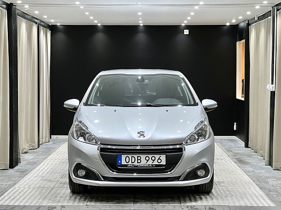Peugeot 208 3 of 5