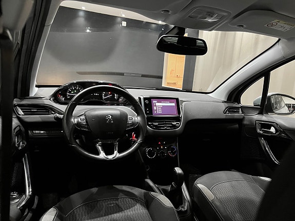 Peugeot 208 20 of 24