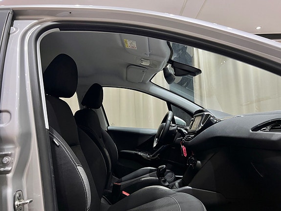Peugeot 208 21 of 24