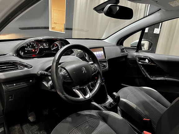 Peugeot 208 15 of 24