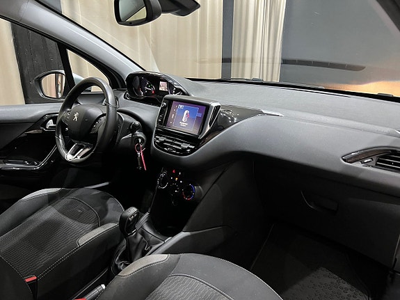 Peugeot 208 22 of 24