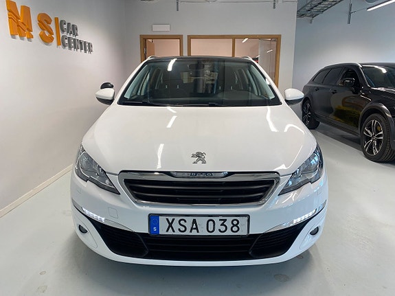 Peugeot 308 2 of 5
