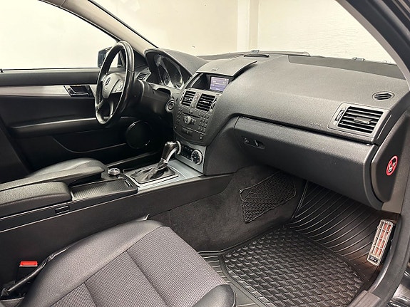 Mercedes-Benz C220 10 of 20