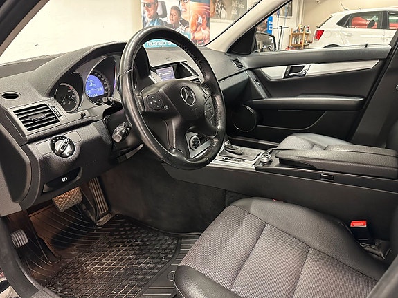 Mercedes-Benz C220 11 of 20