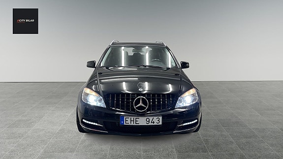 Mercedes-Benz C220 2 of 20