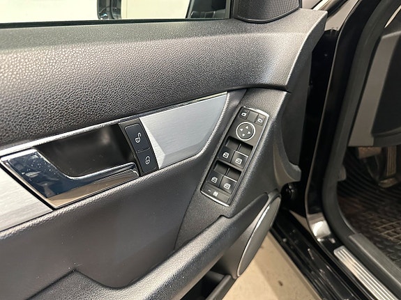 Mercedes-Benz C220 16 of 20