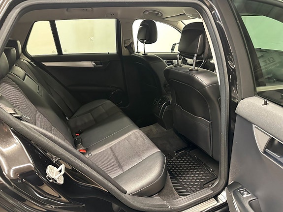Mercedes-Benz C220 12 of 20