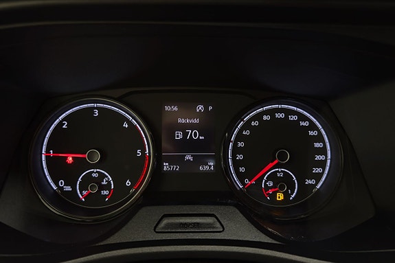 Volkswagen Caravelle 12 of 22