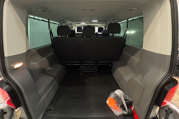 Volkswagen Caravelle 7 of 22