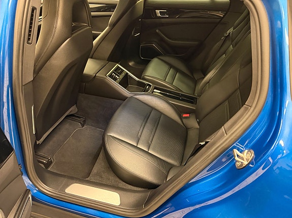 Porsche Panamera 4 11 of 15