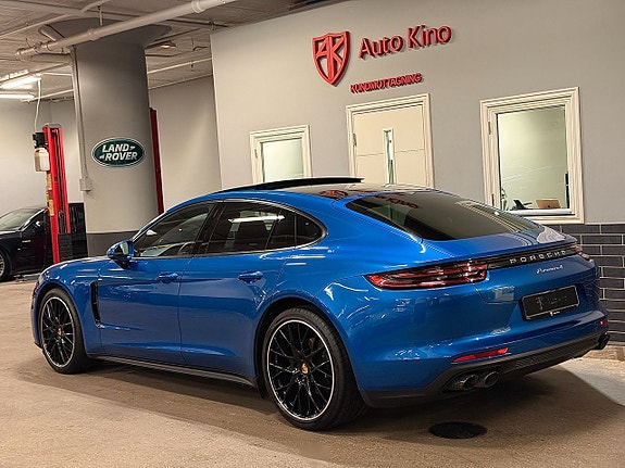 Porsche Panamera 4 3 of 5