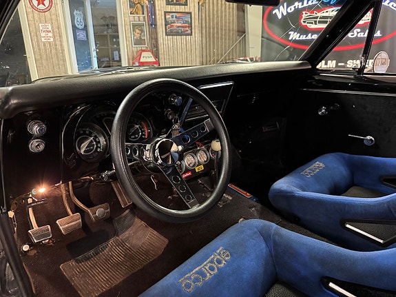 Chevrolet Camaro 13 of 21
