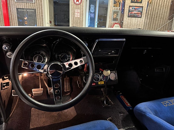 Chevrolet Camaro 14 of 21