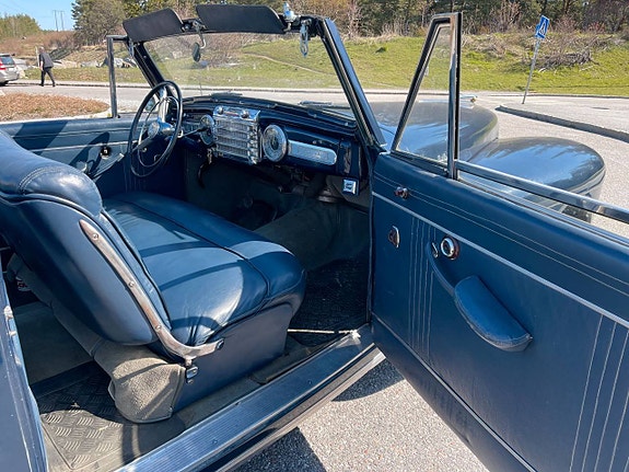 Lincoln Continental 9 of 13