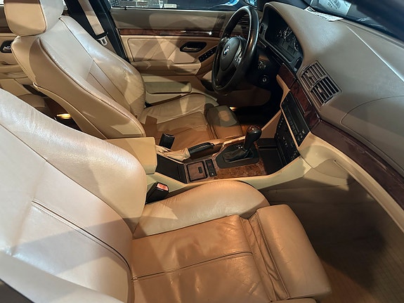 BMW 525 10 of 18