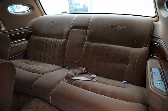 Lincoln Continental 14 of 18