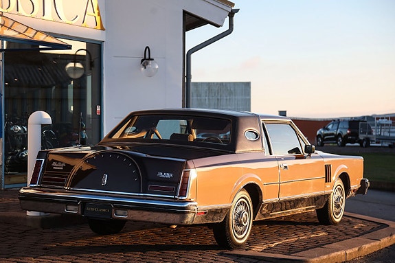 Lincoln Continental 5 of 5