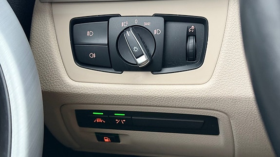 BMW 330e 14 of 27
