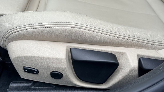 BMW 330e 13 of 27